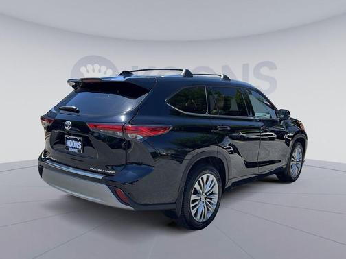 Midnight Black Metallic 2023 Toyota Highlander Platinum