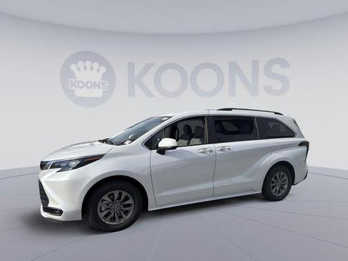 2026 Toyota Sienna XLE