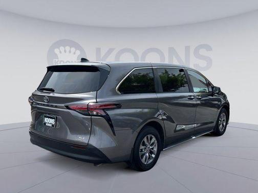 2021 Toyota Sienna XLE 7 Passenger