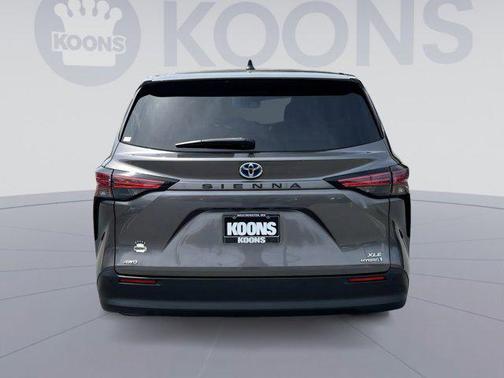 2021 Toyota Sienna XLE 7 Passenger