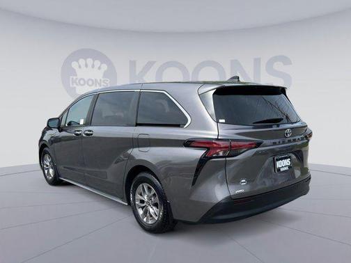 2021 Toyota Sienna XLE 7 Passenger