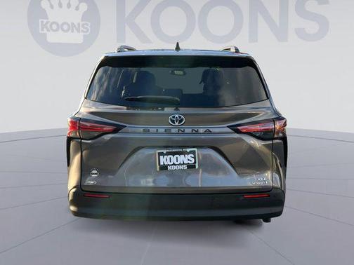 2022 Toyota Sienna XLE