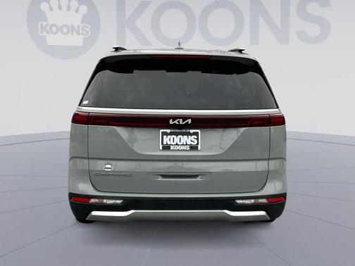 2022 Kia Carnival SX