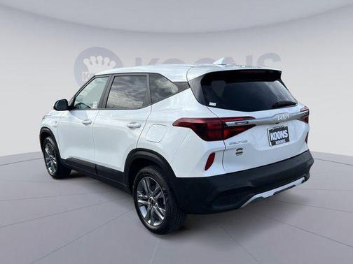 Snow White Pearl 2023 Kia Seltos LX