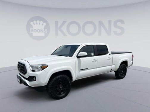 White 2022 Toyota Tacoma SR5