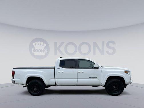 White 2022 Toyota Tacoma SR5