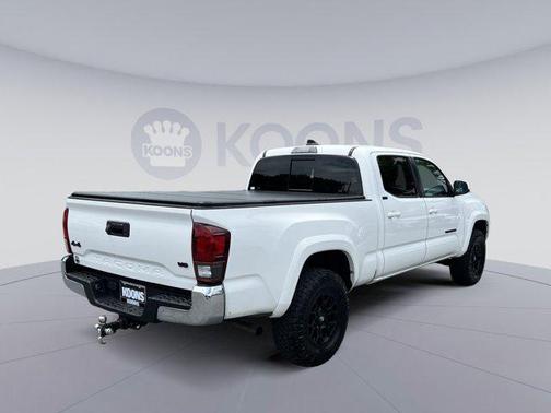White 2022 Toyota Tacoma SR5