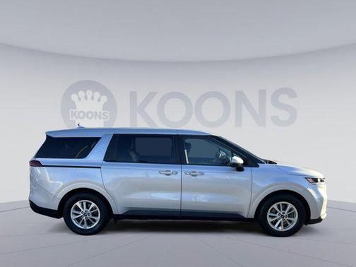 2023 Kia Carnival LX