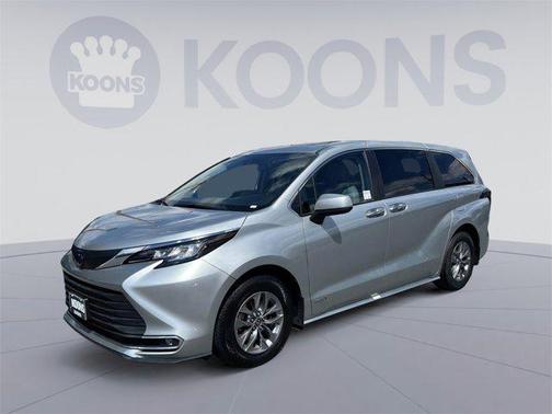 2021 Toyota Sienna XLE 8 Passenger