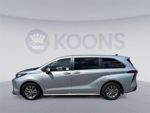 2021 Toyota Sienna XLE 8 Passenger