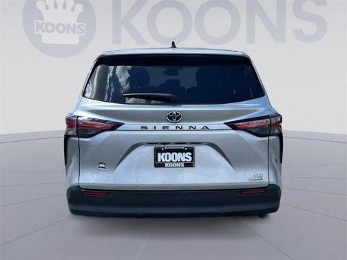2021 Toyota Sienna XLE 8 Passenger