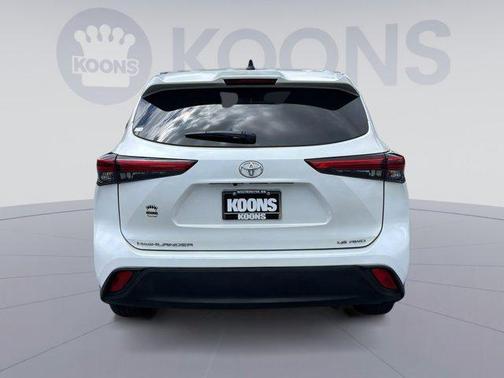 2022 Toyota Highlander LE