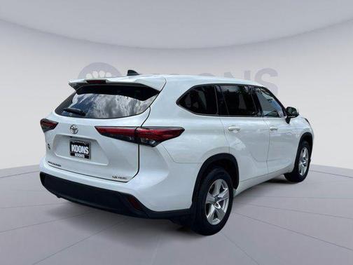 2022 Toyota Highlander LE