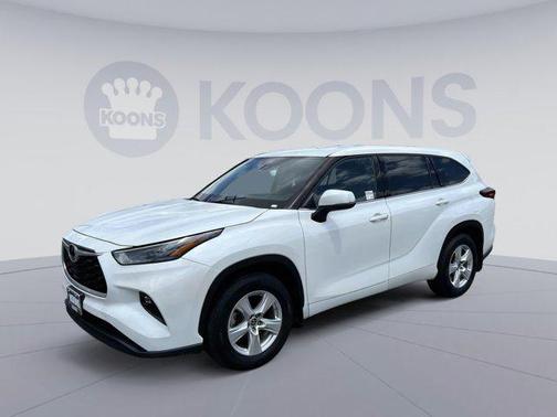 2022 Toyota Highlander LE