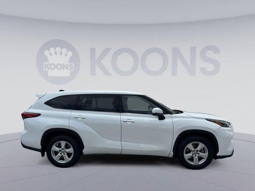 2022 Toyota Highlander LE