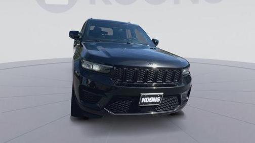Diamond Black Crystal Pearlcoat 2023 Jeep Grand Cherokee Altitude