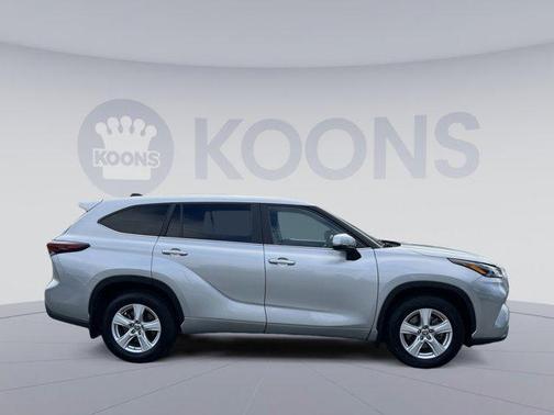 2024 Toyota Highlander LE