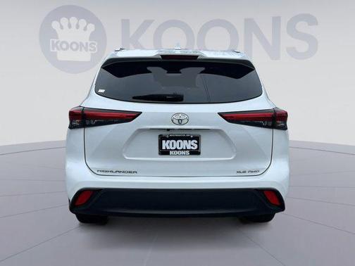 Wind Chill Pearl 2022 Toyota Highlander XLE