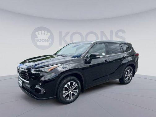 Opulent Amber 2021 Toyota Highlander XLE
