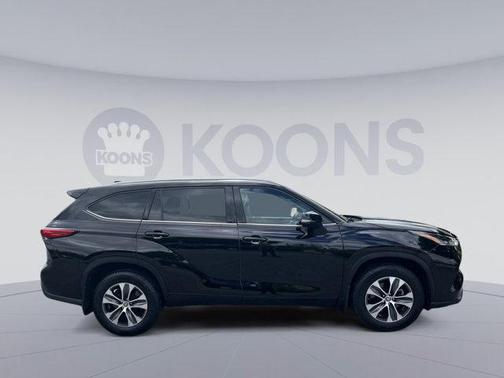 Opulent Amber 2021 Toyota Highlander XLE