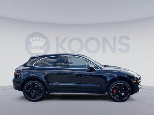 2018 Porsche Macan Turbo w/Performance Package