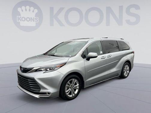 2023 Toyota Sienna Platinum