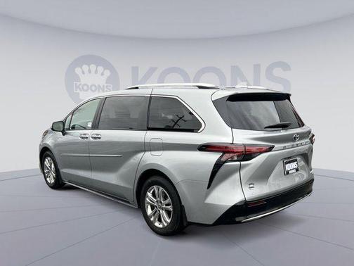 2023 Toyota Sienna Platinum