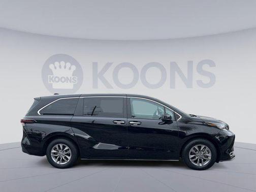 2023 Toyota Sienna XLE 8 Passenger