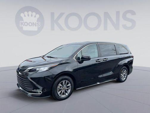 2023 Toyota Sienna XLE 8 Passenger