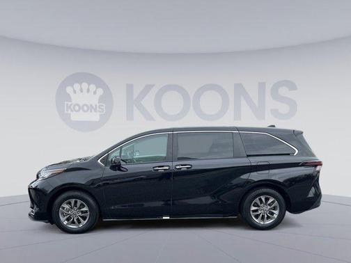 2023 Toyota Sienna XLE 8 Passenger