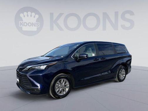 2025 Toyota Sienna LE