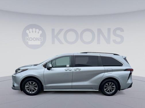 Celestial Silver Metallic 2021 Toyota Sienna LE