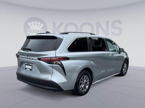 Celestial Silver Metallic 2021 Toyota Sienna LE