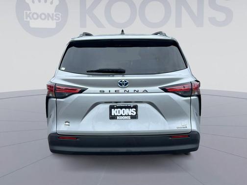 Celestial Silver Metallic 2021 Toyota Sienna LE