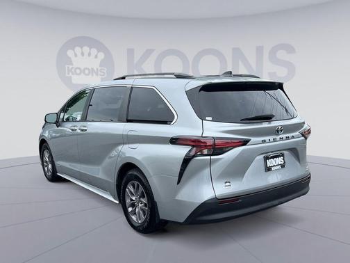 Celestial Silver Metallic 2021 Toyota Sienna LE