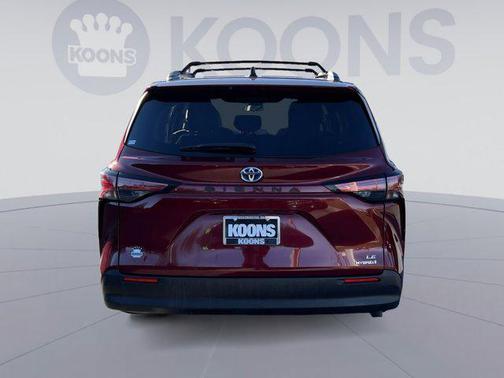 2022 Toyota Sienna LE