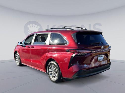 2022 Toyota Sienna LE
