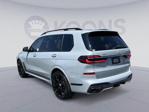 2023 BMW X7 M60i