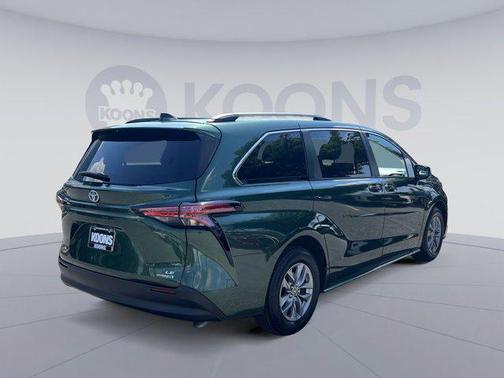 Cypress 2022 Toyota Sienna LE