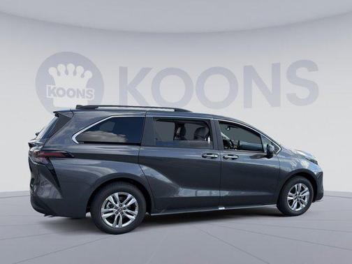 2025 Toyota Sienna XLE