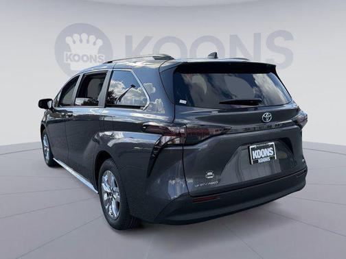 2025 Toyota Sienna XLE