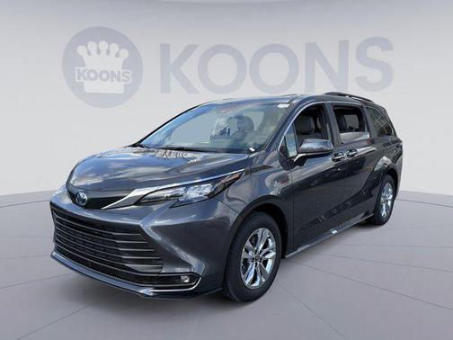 2025 Toyota Sienna XLE