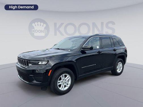 Diamond Black Crystal Pearlcoat 2023 Jeep Grand Cherokee Laredo