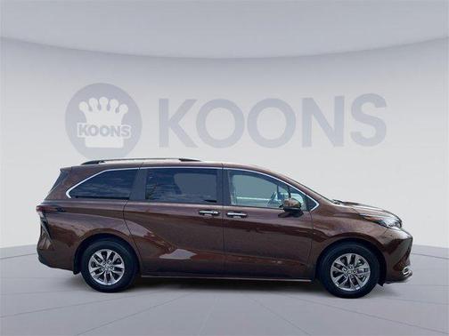 2023 Toyota Sienna XLE 8 Passenger