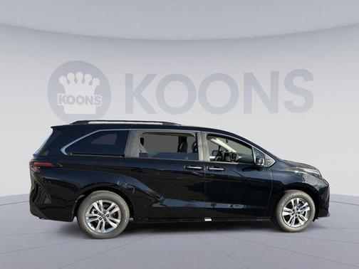 2025 Toyota Sienna XLE