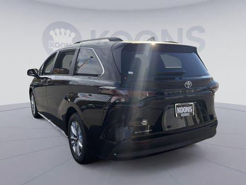 2025 Toyota Sienna XLE
