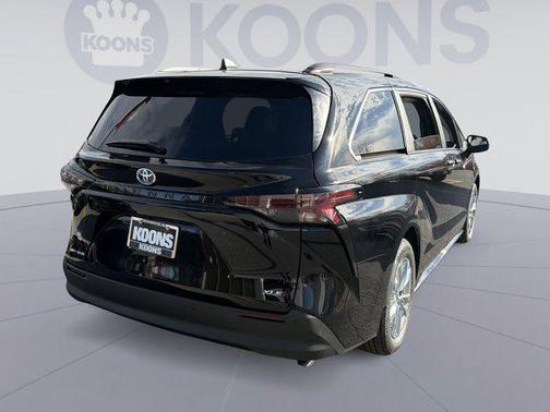 2025 Toyota Sienna XLE