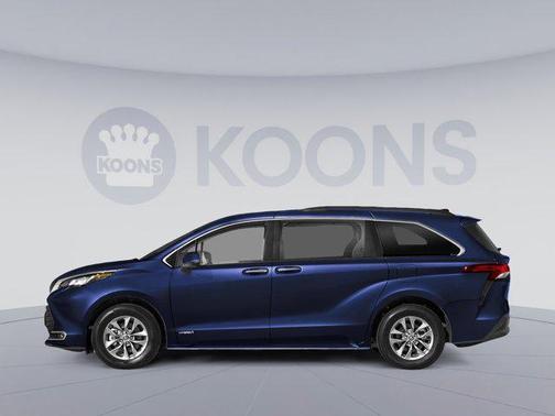 2025 Toyota Sienna XLE 8 Passenger