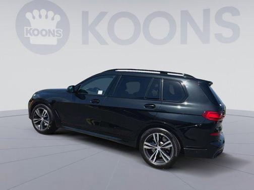 Black Sapphire Metallic 2022 BMW X7 M50i