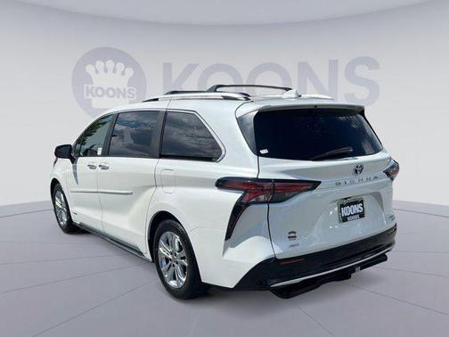 Blizzard Pearl 2021 Toyota Sienna Platinum